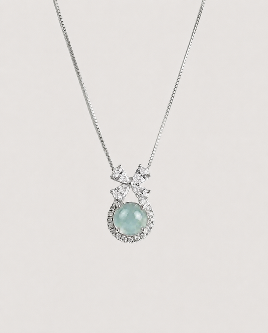 蝴蝶扣冰蓝翡翠| Butterfly Embrace Icy Blue
Jade Necklace