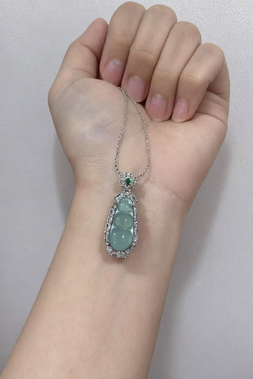 翡翠福豆项链|Jade Bean Pendant Necklace